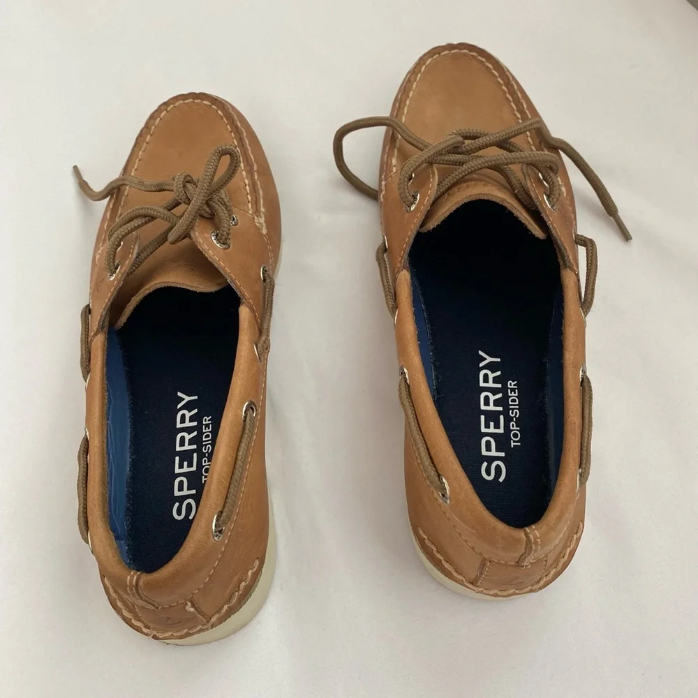 Men’s Sperry Authentic Original 2-Eye Boat Shoe Size 8M. Lace closure. Leather